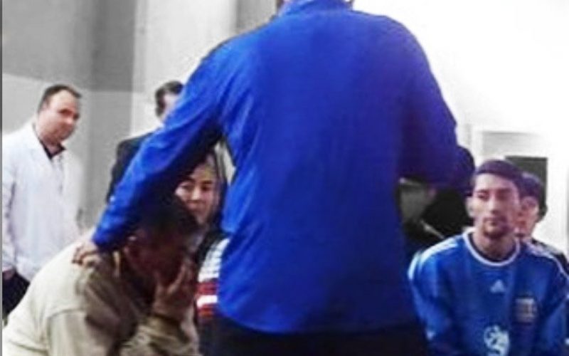 michael woroniecki comforting man in drug rehab program